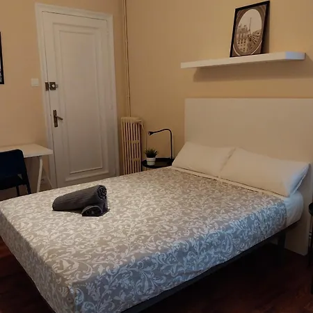 Eixample Bruc Private אכסניה